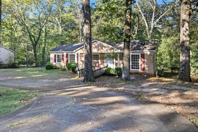 211 W Lakeview Dr in Clinton, MS - Building Photo - Building Photo