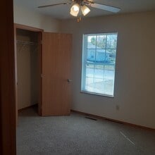 409 Cedar Ln in Willard, MO - Foto de edificio - Building Photo