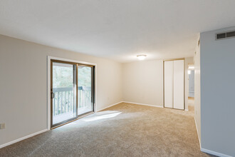 St. Clair Woods Apartments in Pittsburgh, PA - Building Photo - Interior Photo