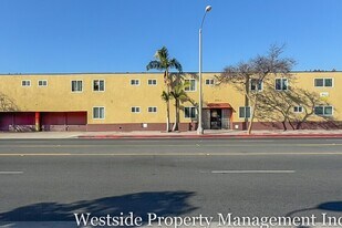1731 Pico Blvd in Santa Monica, CA - Building Photo