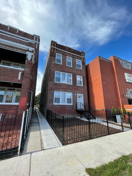 122 S Central Ave in Chicago, IL - Building Photo