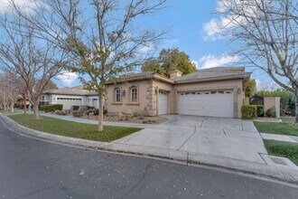 904 Pont Chartrain Dr in Las Vegas, NV - Building Photo - Building Photo
