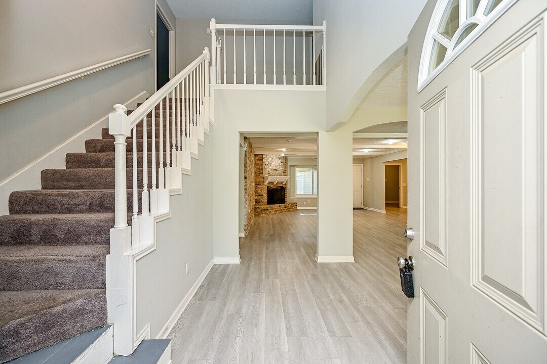 602 Mobile Ct in Conroe, TX - Building Photo