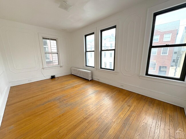property at 725 Warren St