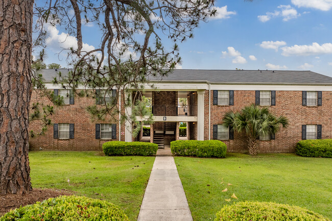 Plantation Condominiums in Tallahassee, FL - Building Photo - Building Photo