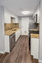 100 Glen Hollow Dr in Port Jefferson Station, NY - Building Photo - Building Photo