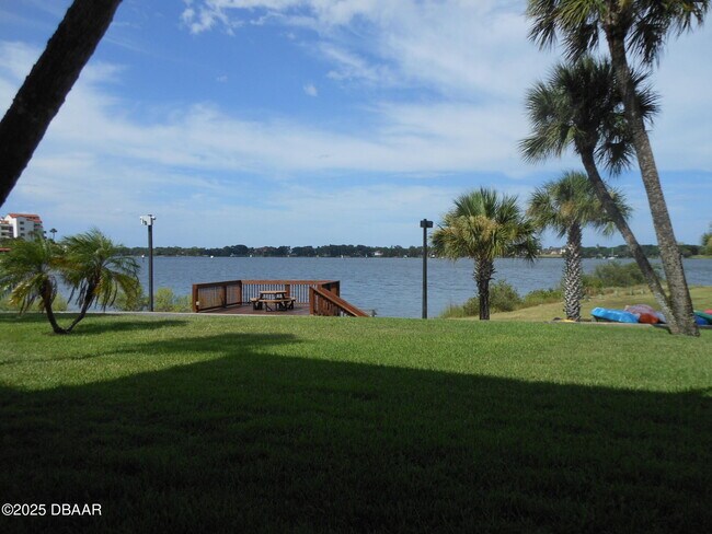 719 S Beach St in Daytona Beach, FL - Building Photo - Building Photo