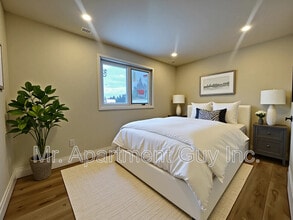 2531 Cavendish Dr in Burlington, ON - Building Photo - Building Photo