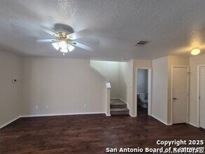 102 Kenrock Ridge in San Antonio, TX - Building Photo - Building Photo