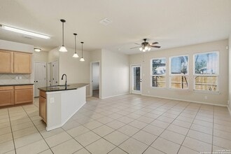 5415 Bright Run in San Antonio, TX - Building Photo - Building Photo