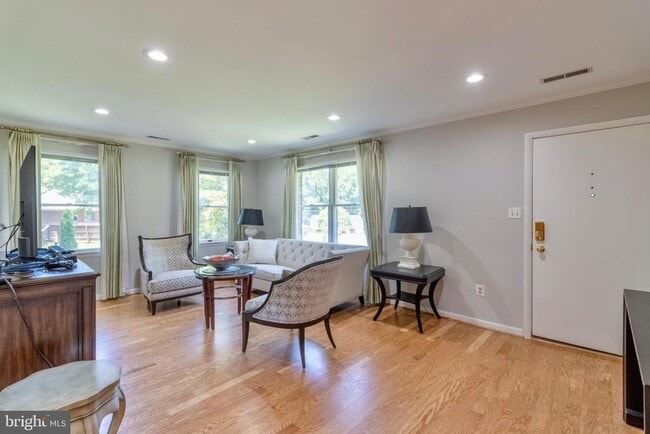 7613 Hamlet St in Springfield, VA - Foto de edificio - Building Photo