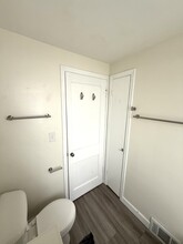 2109 N 55th St, Unit Upper in Milwaukee, WI - Foto de edificio - Building Photo