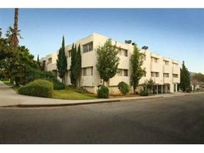 1530 E Broadway in Glendale, CA - Foto de edificio - Building Photo