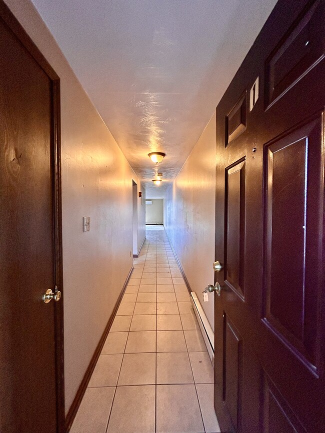 8962 Porter Rd, Unit Apt 1 in Niagara Falls, NY - Foto de edificio - Building Photo