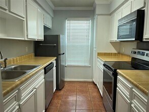 1223 Augusta Dr in Houston, TX - Building Photo - Building Photo