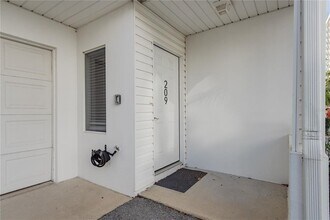 320 Island Way in Clearwater, FL - Building Photo - Building Photo