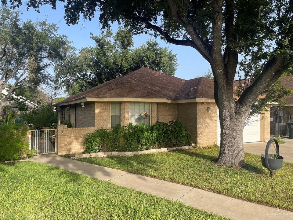 1704 Rio Dr in Mission, TX - Building Photo