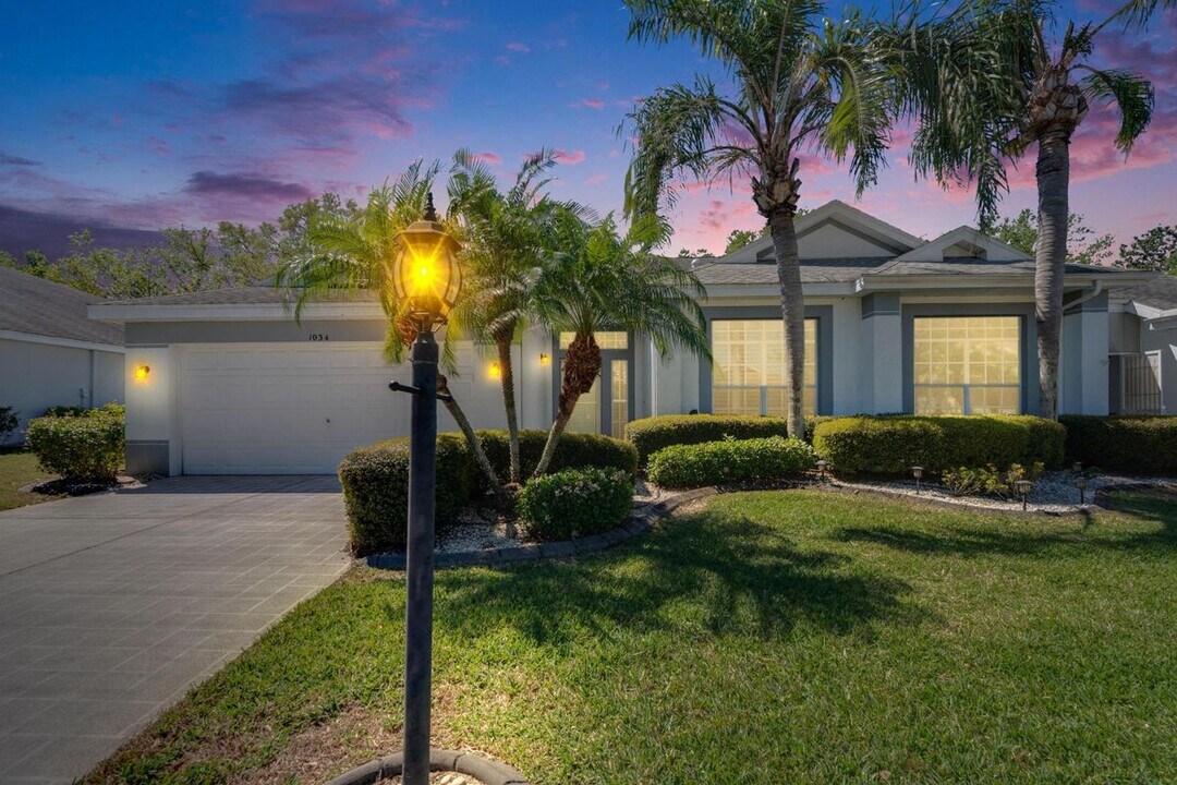 1034 McDaniel St in Sun City Center, FL - Building Photo