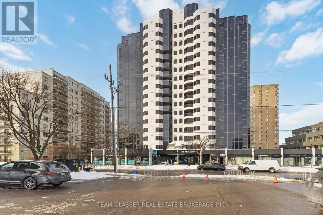 675 Richmond St in London, ON - Building Photo