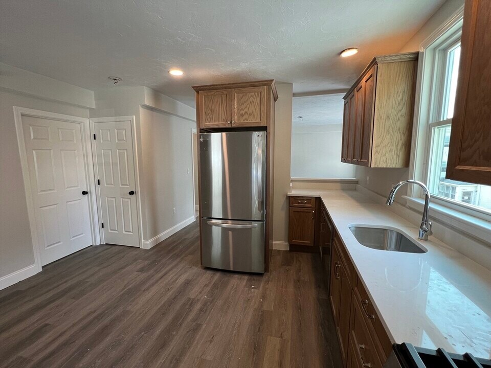 24 Gage St-Unit -3 in Worcester, MA - Building Photo