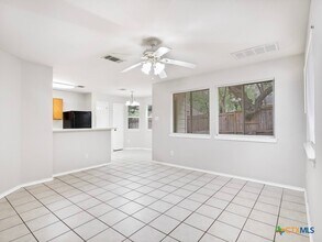 825 Sagewood Trail in San Marcos, TX - Foto de edificio - Building Photo