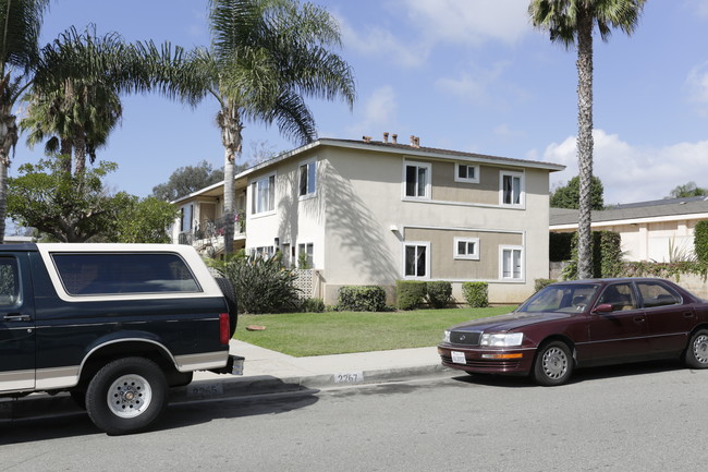 2265-2267 Canyon Dr in Costa Mesa, CA - Foto de edificio - Building Photo