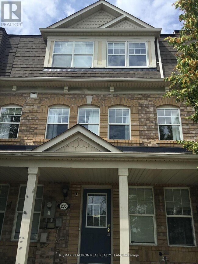 235 Rouge River Dr in Toronto, ON - Building Photo - Building Photo