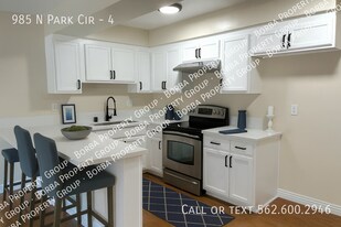 985 N Pk Cir in Long Beach, CA - Building Photo