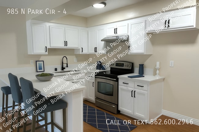 property at 985 N Pk Cir