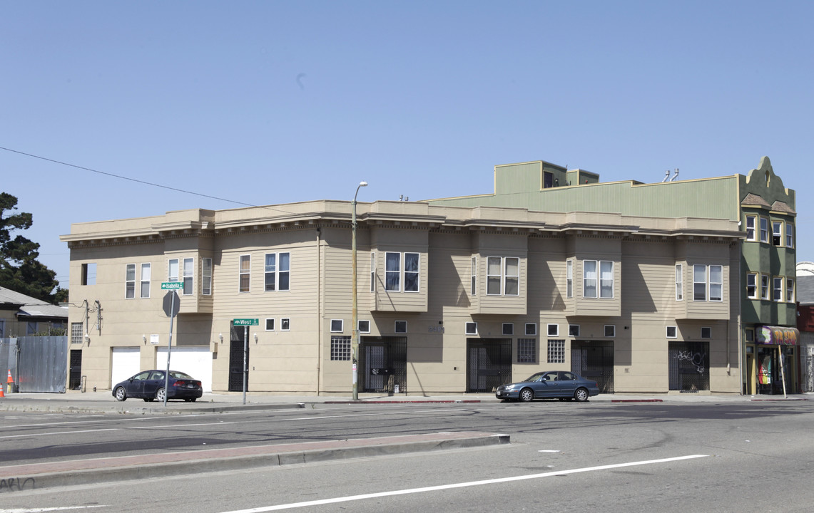 2401 San Pablo Ave in Oakland, CA - Building Photo