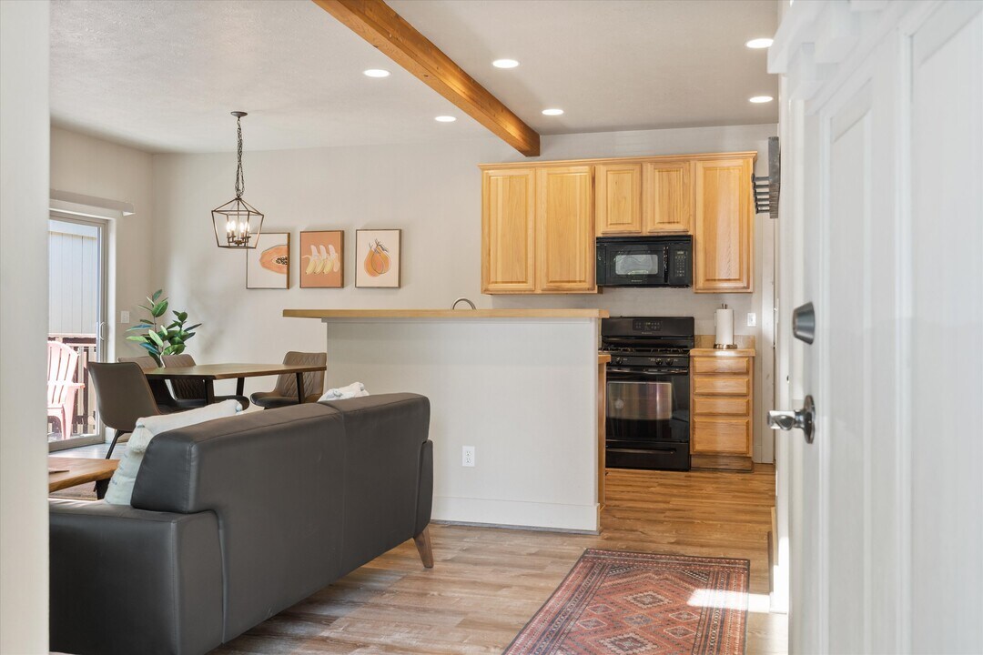 20184 Merriewood Ln in Bend, OR - Building Photo