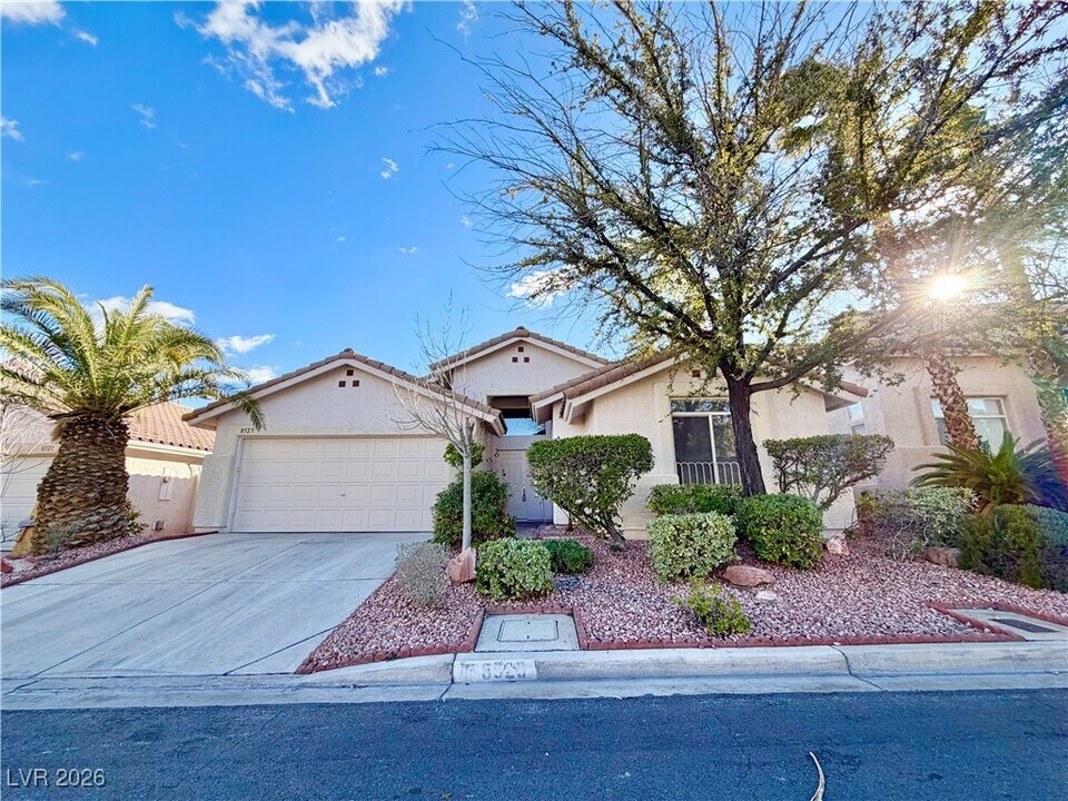 8525 Danza Del Sol Dr in Las Vegas, NV - Building Photo