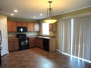 333 Parrott Ct in Fairborn, OH - Building Photo - Building Photo