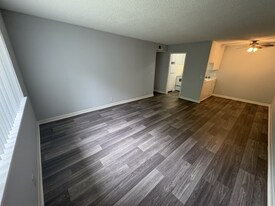 1005 Hickory Hill Ln in Nashville, TN - Building Photo