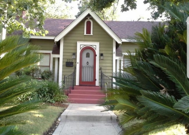 323 Furr Dr in San Antonio, TX - Building Photo - Building Photo