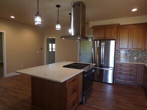 25595 SW Farmington Rd in Hillsboro, OR - Building Photo - Building Photo