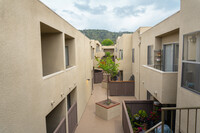 Aspen Apartments in Los Angeles, CA - Foto de edificio - Building Photo