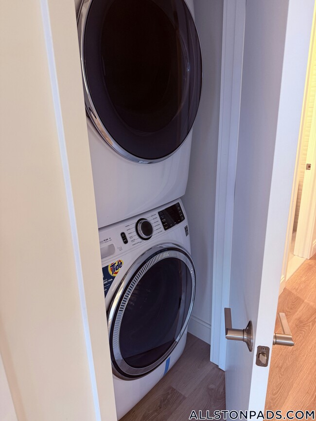 1079 Commonwealth Ave in Boston, MA - Building Photo - Building Photo