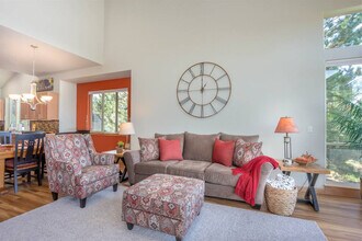 11043 Village Loop in Redmond, OR - Building Photo - Building Photo