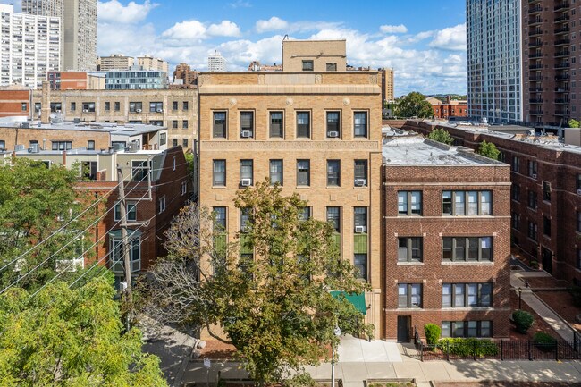 3831 N Fremont in Chicago, IL - Foto de edificio - Building Photo