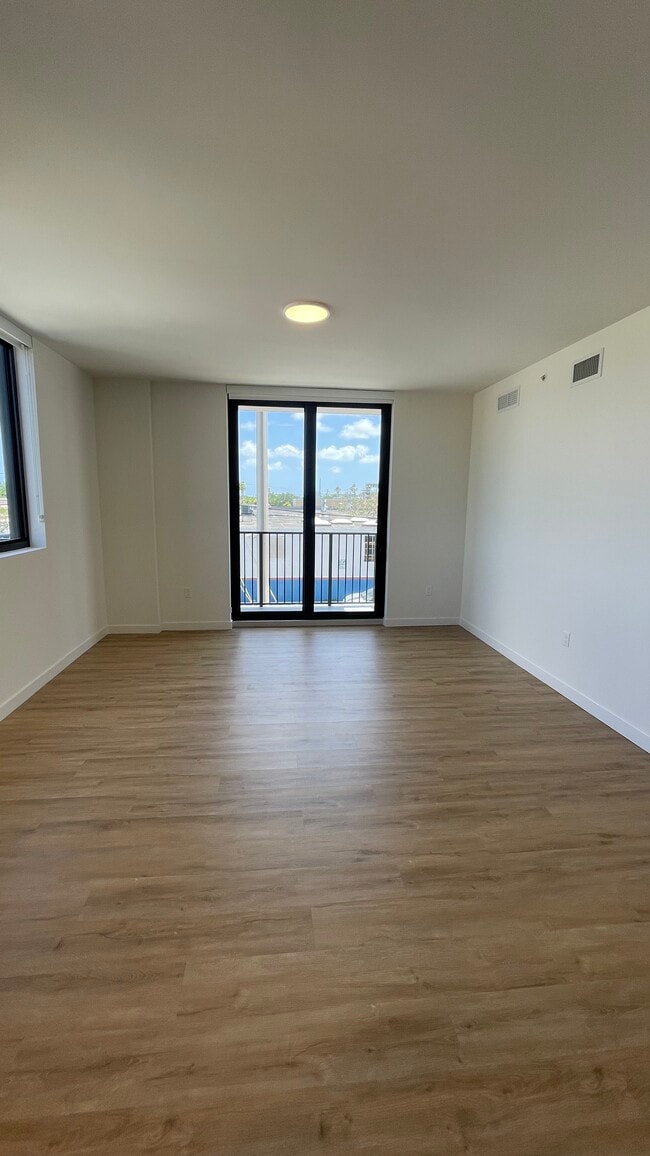960 E 30th St, Unit B3 in Hialeah, FL - Building Photo - Building Photo