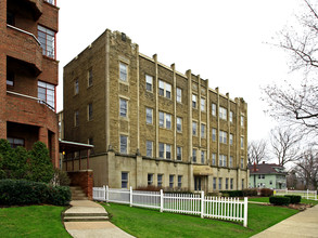 Boulevard View in Cleveland Heights, OH - Foto de edificio - Building Photo