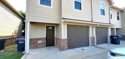 10001 Panther Way in Woodway, TX - Building Photo - Building Photo