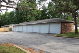 2071 Hilltop Dr, Unit 4 in Ashwaubenon, WI - Building Photo - Building Photo