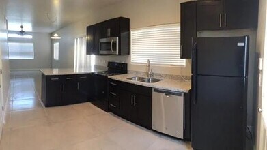 2862 N Tyndall Ave in Tucson, AZ - Building Photo - Building Photo