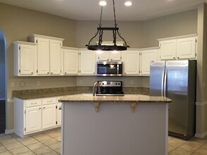 4920 Misty River Rd in Bartlett, TN - Foto de edificio - Building Photo