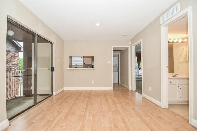 property at 3150 Walnut Bend Ln