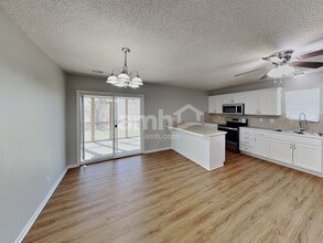 1015 Bristol Dr in Raymore, MO - Building Photo - Building Photo