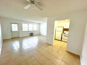 128 Canterbury F in West Palm Beach, FL - Building Photo - Building Photo