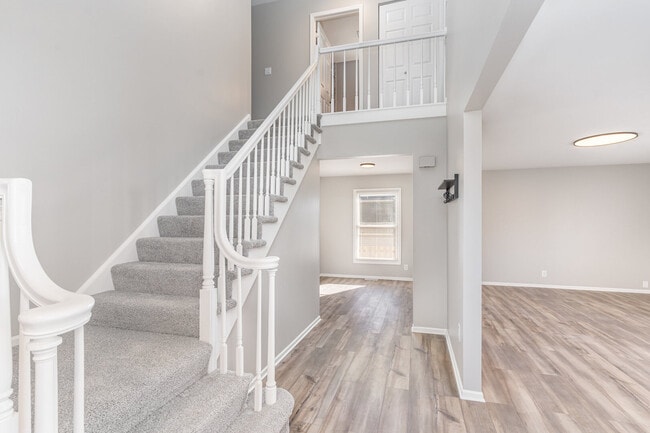 355 Crestwood Ct in Algonquin, IL - Building Photo - Building Photo